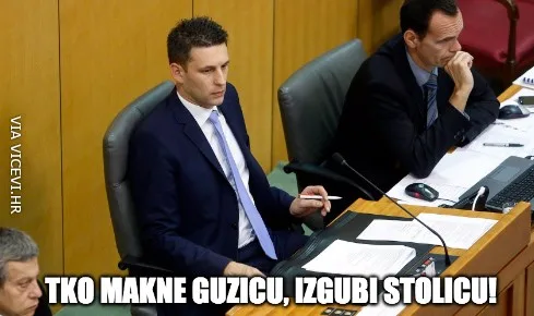 Petrov je postao taoc svoje fotelje
